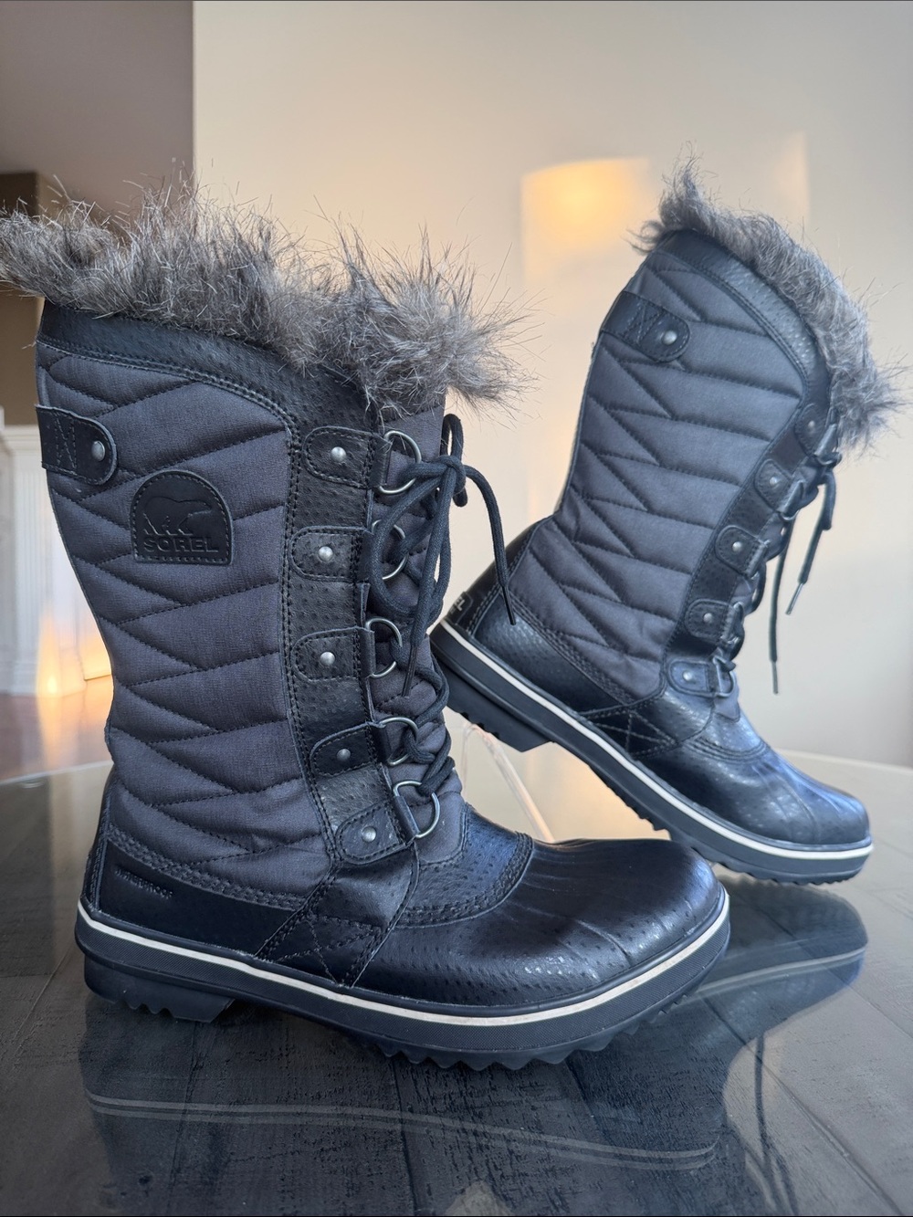 Sorel Tofino ii Black Quilted Lace-Up Faux Fur Trim Winter Boots Womens Size 9.5